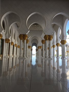interior of a mosque in Abu Dabhi