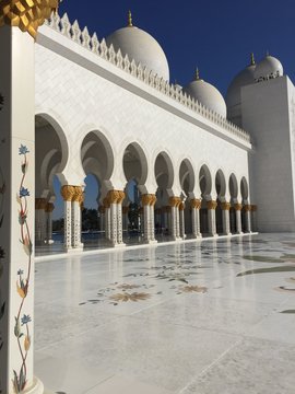 sheikh zayed mosque in abu dhabi united arab emirates