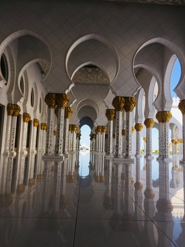 interior of the mosque in Abu Dabhi