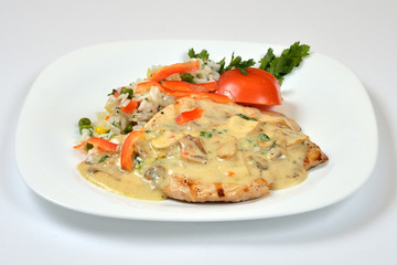 Food from a chicken restaurant with vegetables and sauce.