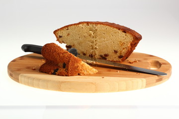 Cake with raisins