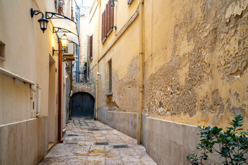 Fototapeta na wymiar View of a narrow street in the Italian city Bari.