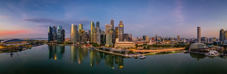 High view and reflection to the central district and tourist must see attraction in Singapore - obrazy, fototapety, plakaty
