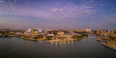 Fototapeta na wymiar Kallang river overlooking at the stadium and Singapore skyline during sunset