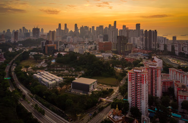 Obraz premium Panorama view of a residential area during sunset, Singapore southern centre, overlook the central CBD