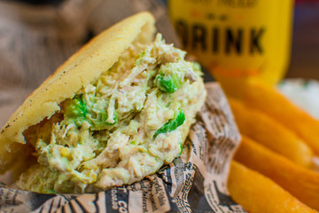 Arepa Reina Pepiada con Yuca Frita