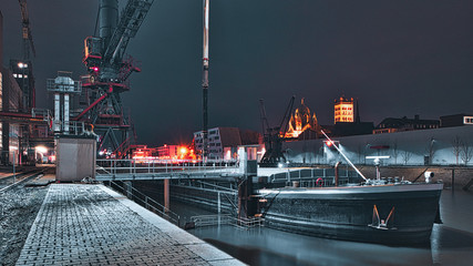Der Industriehafen in Neuss in Nachtstimmung