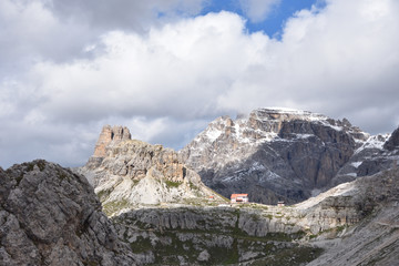 Blick zum Toblinger Knoten und der Dreizinnenhütte	