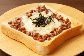 納豆トースト