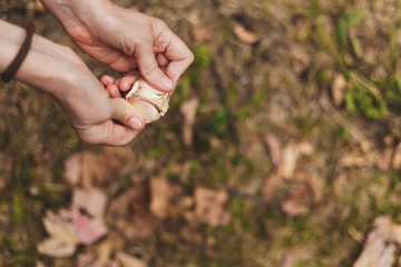 Peeling garlic outside