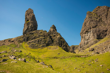 The Old Man of Stoor, a 674m-tall landslip featuring a steep, rocky face on a cloudless day near Portree, Isle of Skye, Scotland, UK. 