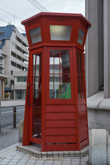 Fototapeta premium 古い電話ボックス