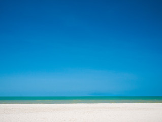 Fototapeta na wymiar White sand beach with blue sky over sea