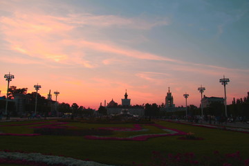 Fototapeta premium sunset over the city park VDNH