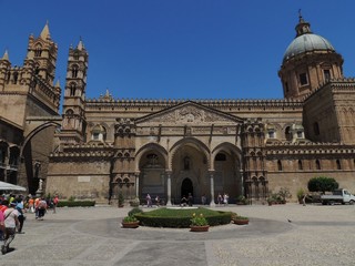 Fototapeta na wymiar Palermo - Cathedral dedicated to the Assumption of the Virgin Mary facade in Byzantine, Gothic and Neoclassical style