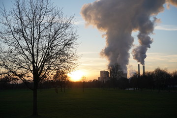 Obraz premium Inde, Indeland, Bach. Kraftwerk, Sonne, Winter, Natur, Wolken, Himmel