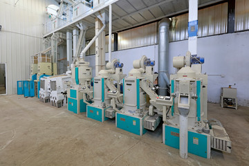 Rice processing machinery and equipment