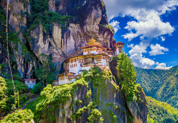 Tiger nest monastery on a bright bluesky day, Taktshang Goemba, Paro, Bhutan - obrazy, fototapety, plakaty