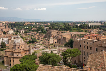 Obraz premium Panoramic view of city Rome with Roman forum and Colosseum from Vittoriano