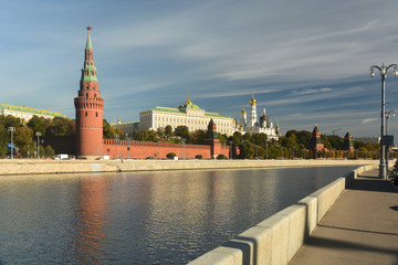 Obraz premium Moscow Kremlin from the Moscow river.