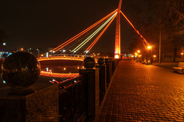Obraz premium view of the bridge from embankment
