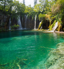 Cataratas en el parque de Plitvice en Croacia