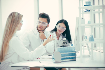 Fototapeta premium group of young scientists discussing the problems of coronavirus