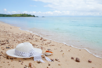 Hat on the sandy beach.