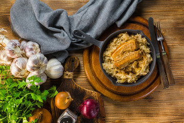 Traditional spare ribs baked in sauerkraut.