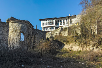 Fototapeta na wymiar Street and old houses in historical town of Melnik, Bulgaria