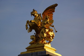 Statue Pont Alexandre III - Paris