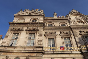 Fototapeta na wymiar Facade ouest de l'Hôtel de Ville de Lyon place des Terreaux - Ville de Lyon - Département du Rhône - France