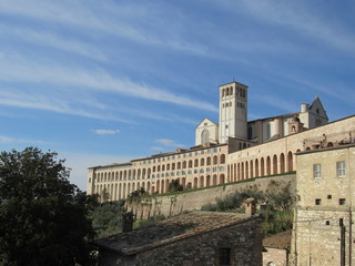 Fototapeta na wymiar View of the Basilica of Saint Francis of Assisi on the hill in Assisi, Italy on a sunny day