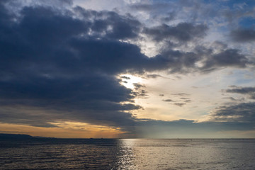 夕日にかかる雲
