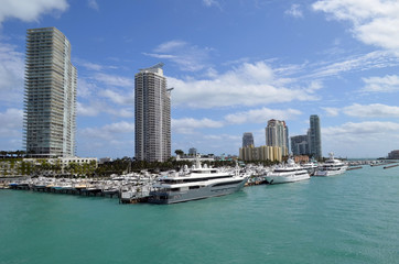 Fototapeta na wymiar Luxury condominium towers overlooking a marina in Miami Beach,Florida