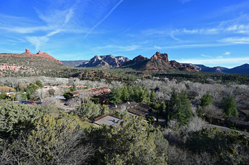 Naklejka premium Sedona, Arizona - January 24, 2020 - East Sedona with red rock formations in background in afternoon light.
