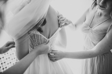 Naklejka premium Hands of bridesmaids on bridal dress. Happy marriage and bride at wedding day concept