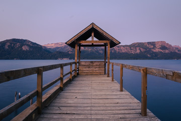 Larga exposición en el muelle del lago