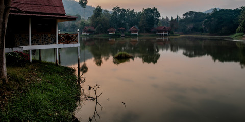 Obraz premium Twilight on the lake in the jungle