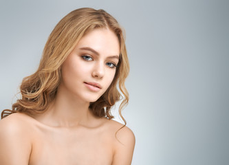 Naklejka premium Portrait of young woman