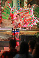 Obraz na płótnie Canvas Asian teen girl in thai traditional dress.