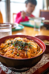 カツ丼　日本の食べ物