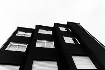 Un edificio con una perpectiva curiosa.