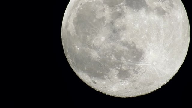  Rising full supermoon in perigee on a dark and cloudless nightsky in February, also called the snowmoon.