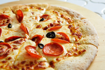 Pepperoni, olive and cheese pizza 