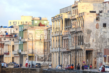 Malecon promenade at sunset on the Atlantic Ocean in Havana, Cuba © Юлия Серова