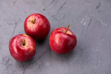 red apples