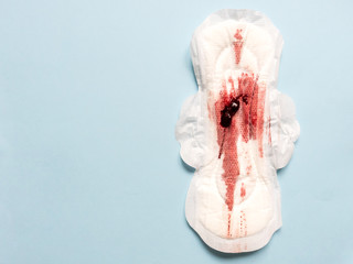 Symptom of endometriosis, menstrual blood with blood clots on a sanitary pad. © Victoria