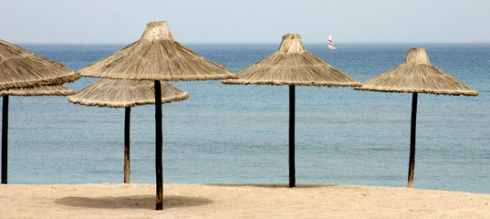 plage crete grece parasol mer bleue vacances farniente soleil