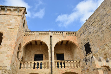Fort St Angelo (Forti Sant Anglu), beautiful inner courtyard of Magisterial Palace inside the fort, famous historical landmark at Birgu Waterfront, Malta, Vittoriosa bay of the Mediterranean sea - 322068533